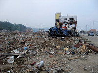 大きな瓦礫を片づけた門脇 (Kadonowaki After Major Debris Clean-up)