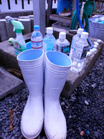 被災地を生きた長靴 (Rain Boots Used in Disaster-Affected Areas)